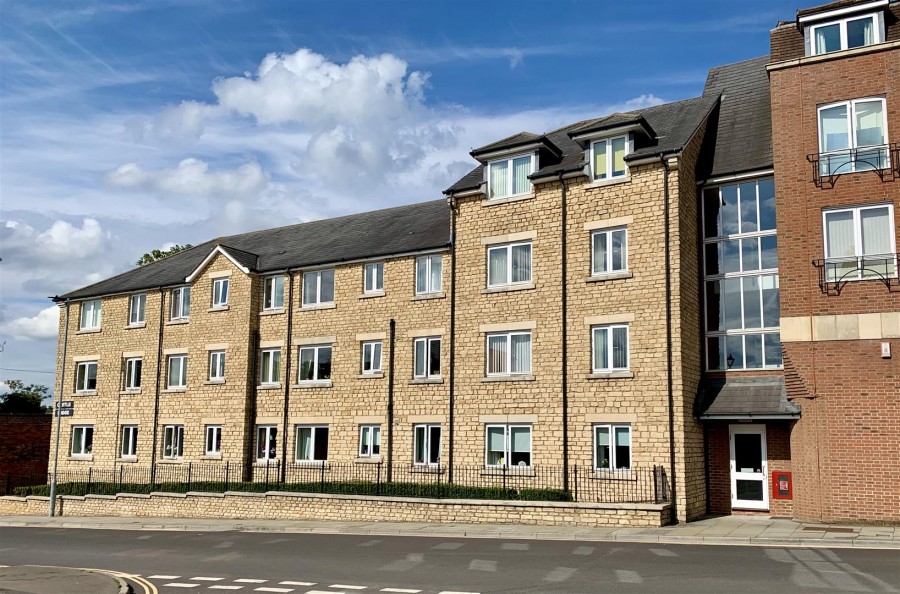 Images for Castle Lodge, Chippenham