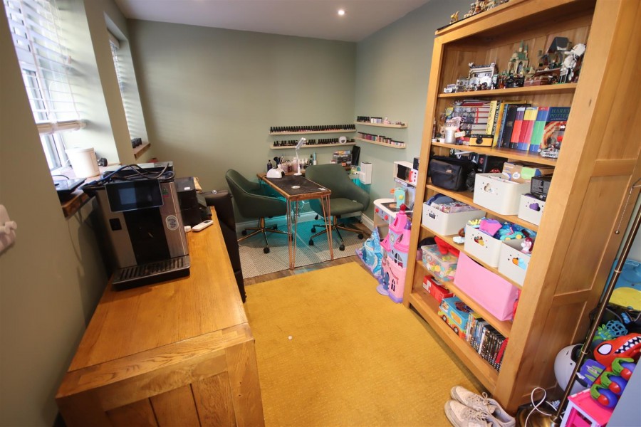 Images for Gainey Gardens, Chippenham