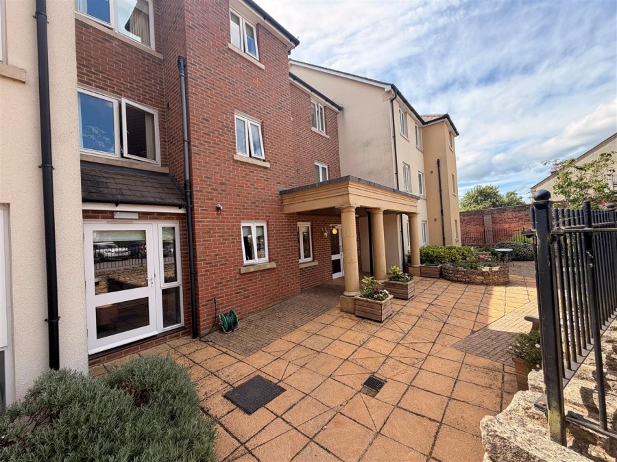 Images for Castle Lodge, Gladstone Road, Chippenham