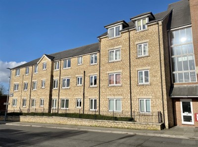 Castle Lodge, Gladstone Road, Chippenham